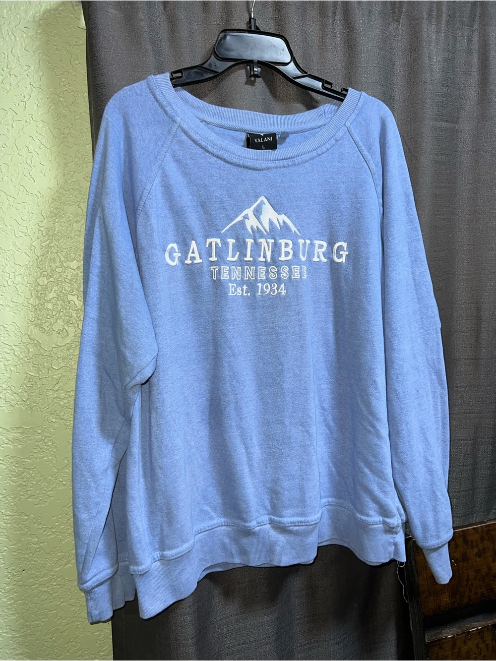 Gatlinburg Tennessee Blue Crewneck Sweatshirt Valani Brand Mountain Ski Comfort